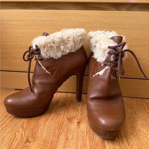 Gucci Marmont Leather Ankle Boots with faux fur trim Size 40